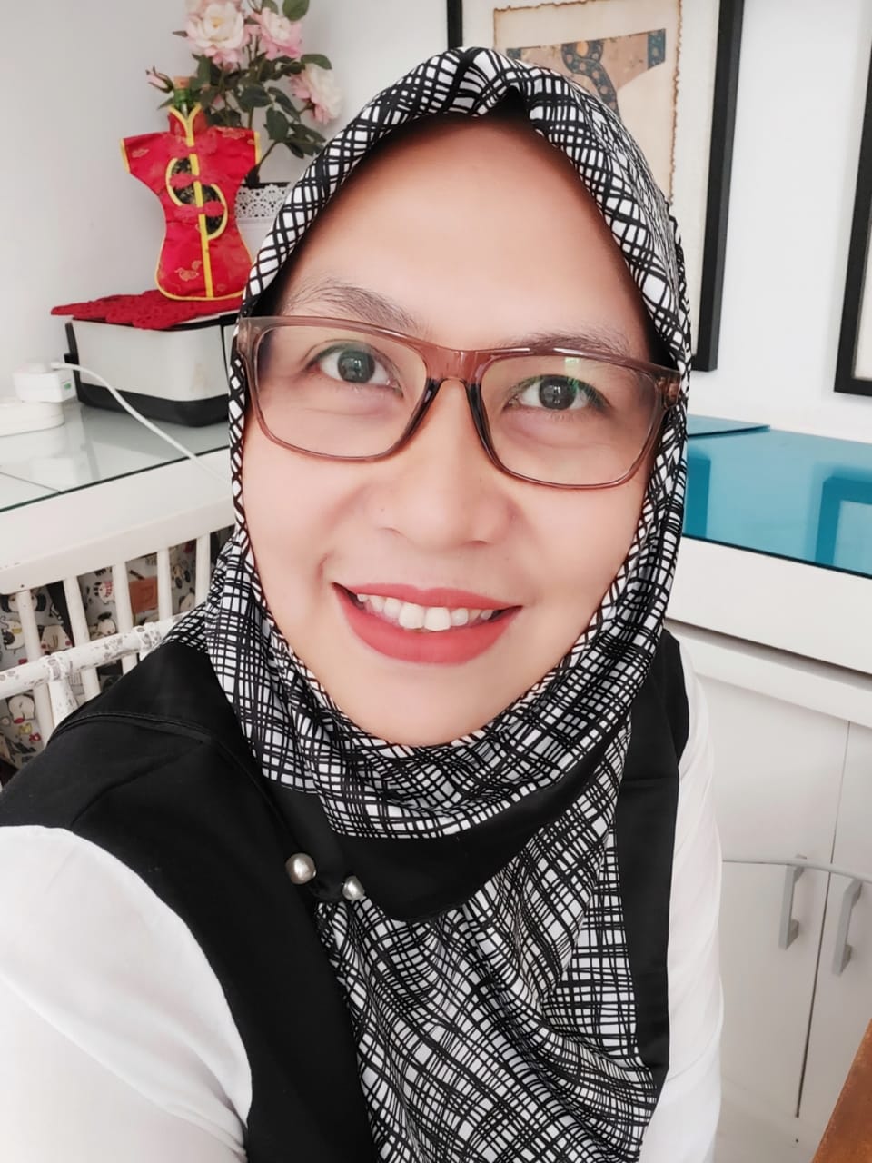 Assoc. Prof. dr. Putri Chairani Eyanoer
